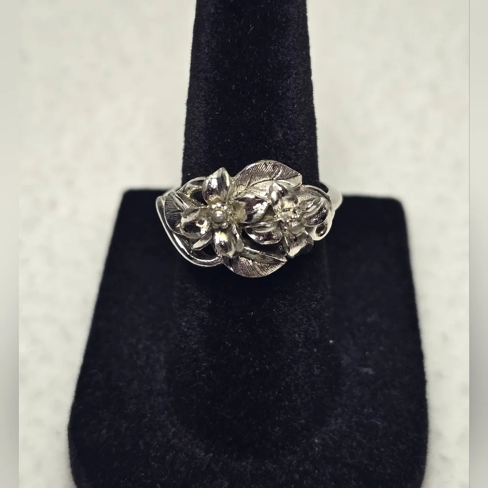 Vintage Avon Orchard Blossom ring, size 6